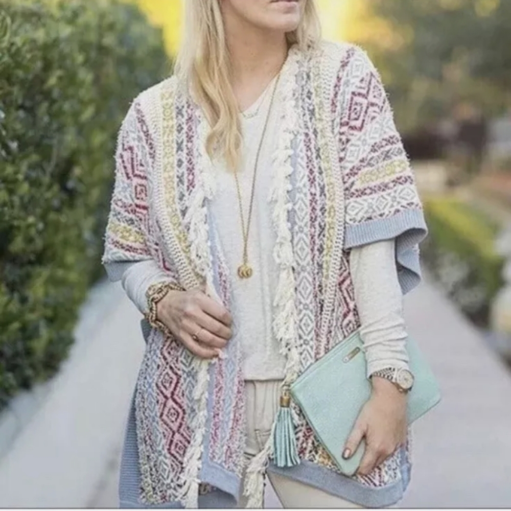 Cabi Boho Sweater Siesta Poncho Topper Women's Size Medium / Large Fringe Layer
